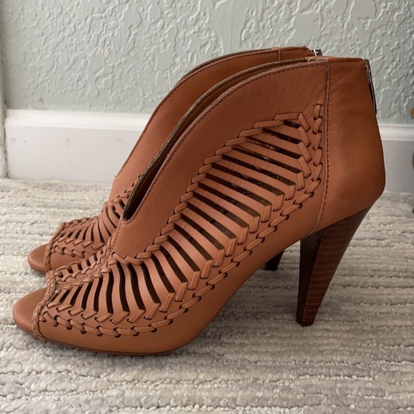 Size 7 Vince Camuto open toed bootie. Lightly worn - Picture 4 of 5